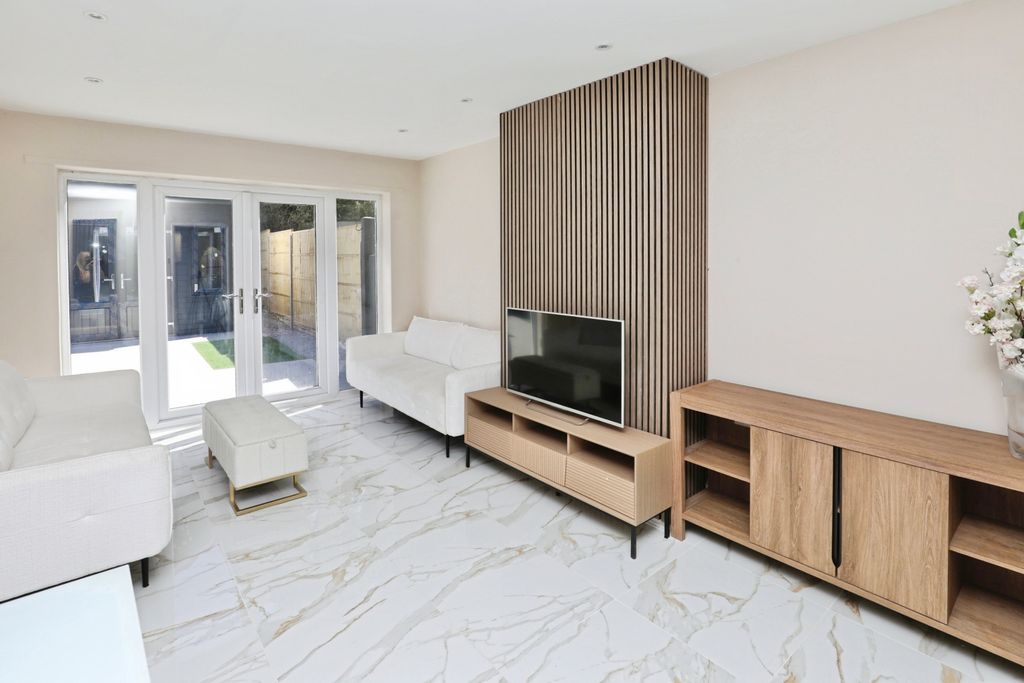 Property photo 2 of 19 130A7906