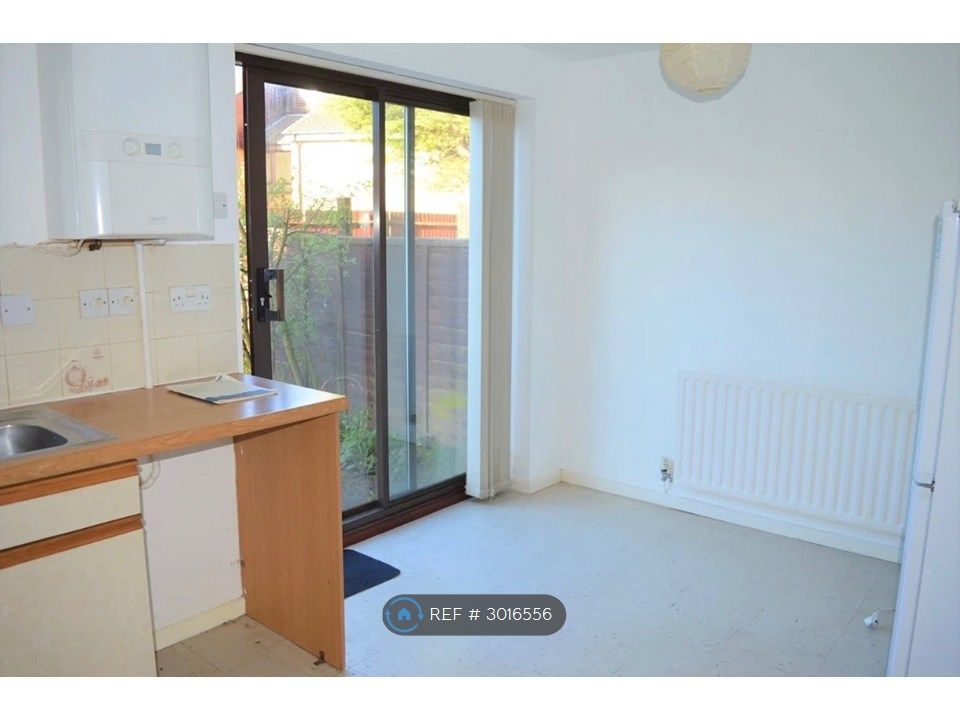 Property photo 3 of 12 Kitchen