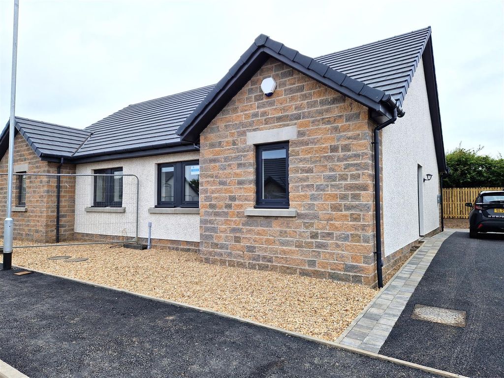 Property photo 2 of 32