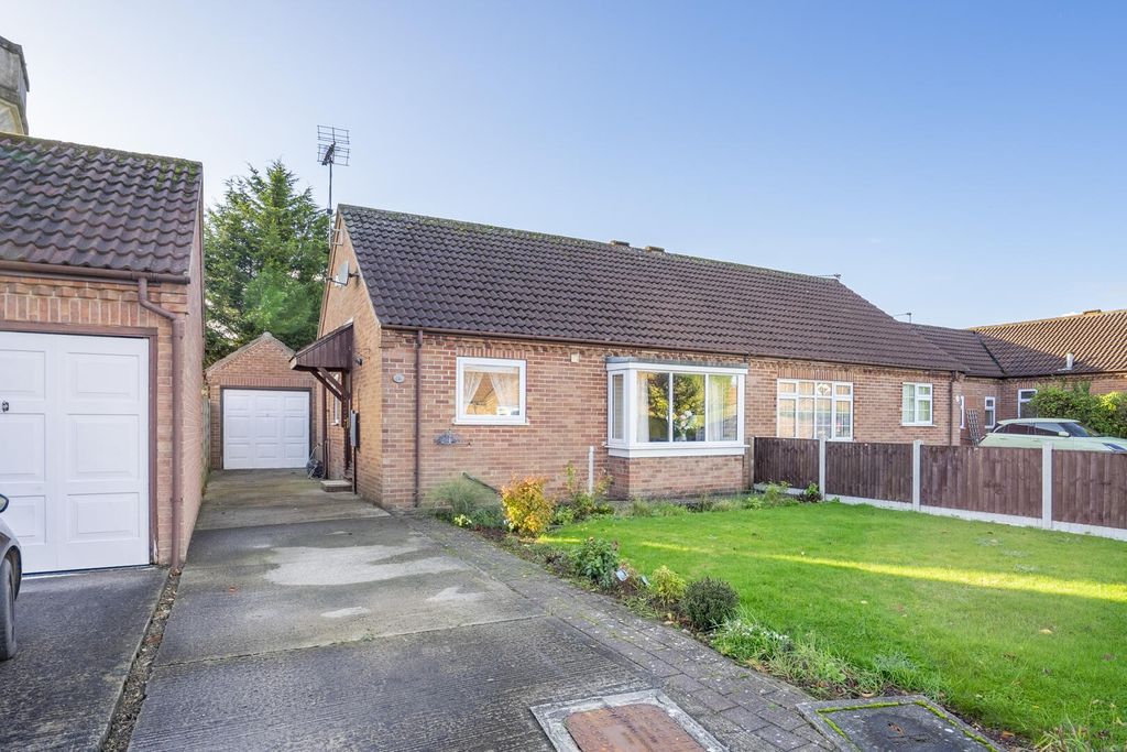 Property photo 1 of 11 Front (Exterior)