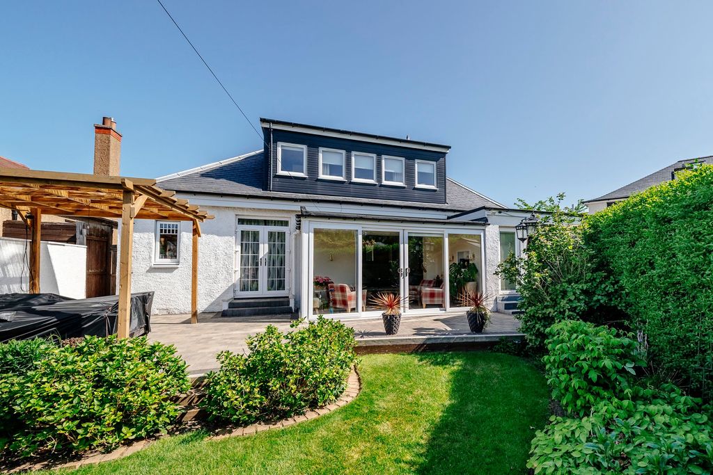 Property photo 2 of 45 Patio Seating