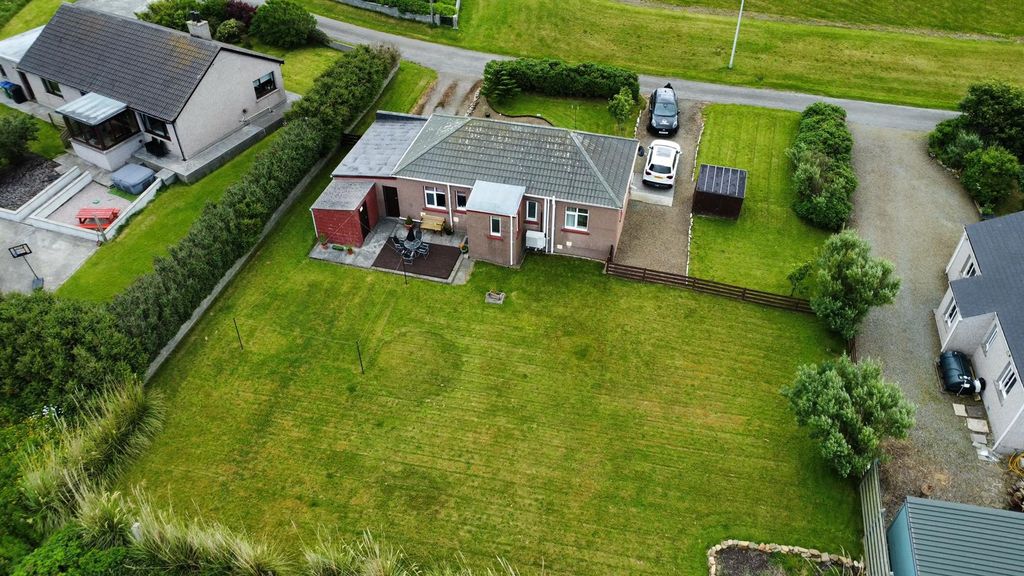 Property photo 2 of 27
