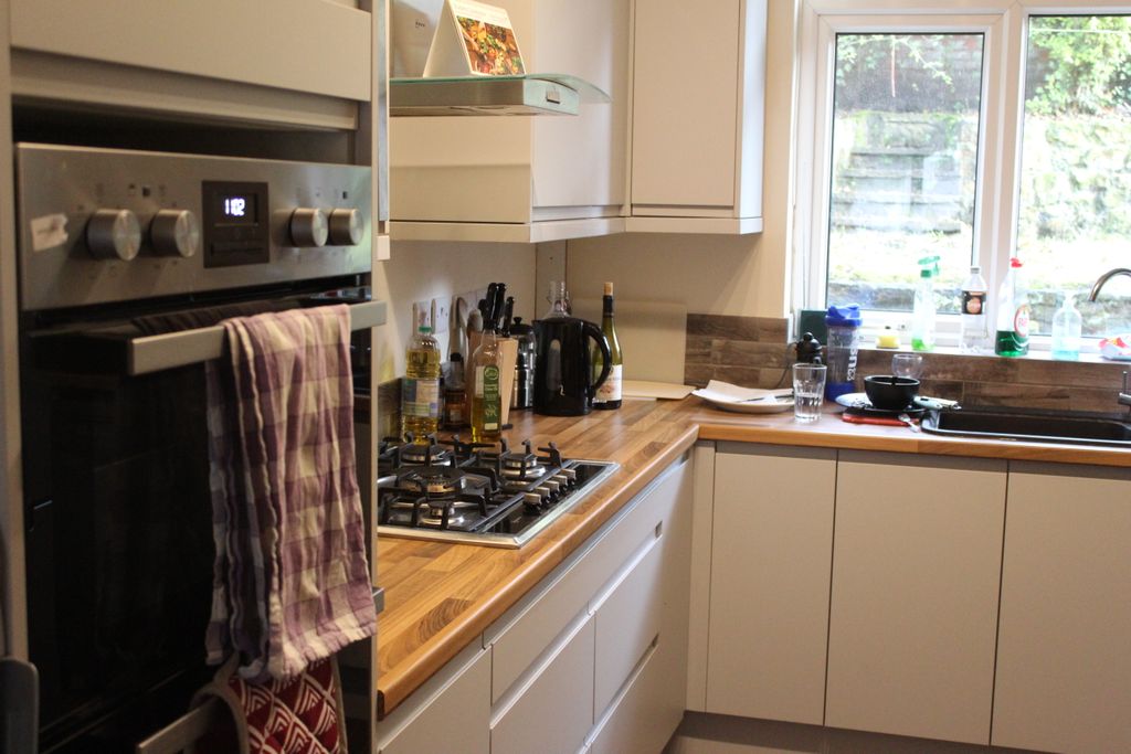 Property photo 2 of 31