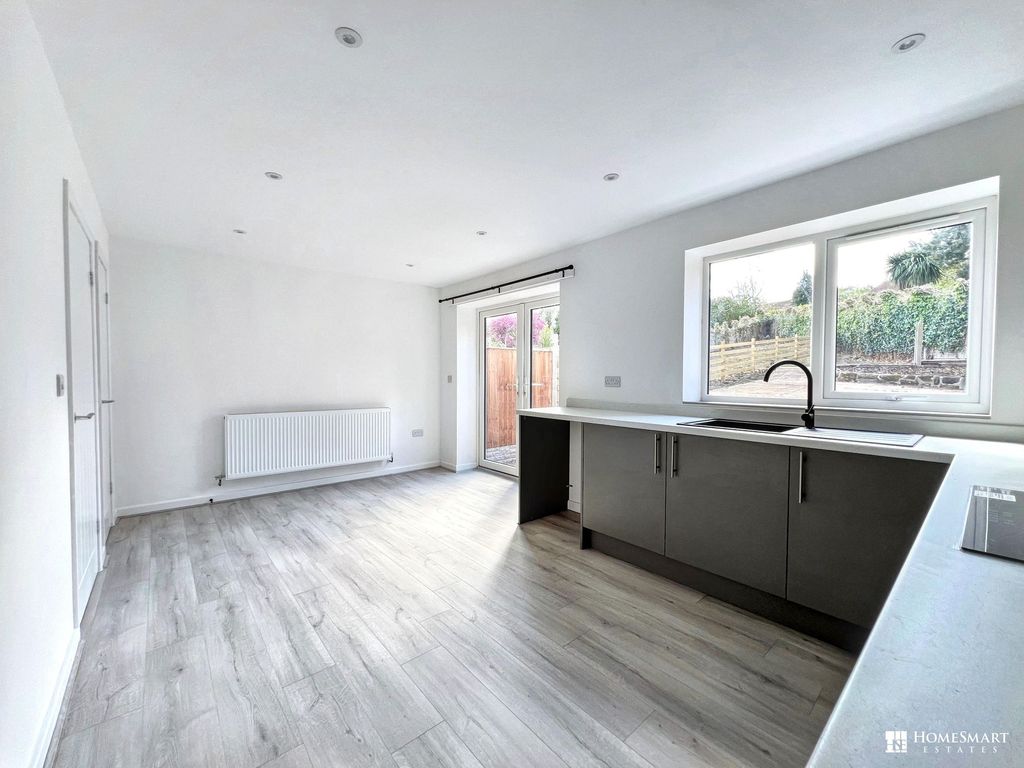 Property photo 3 of 18 Kitchen / Dining Room