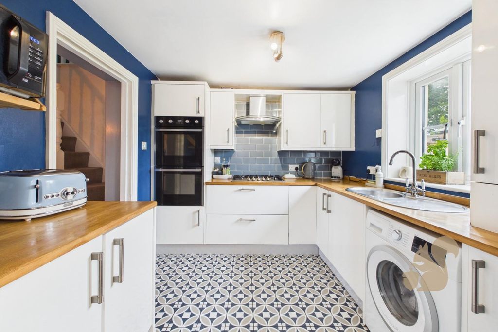 Property photo 2 of 18 Kitchen