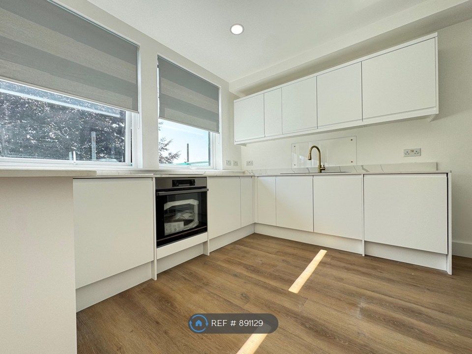 Property photo 2 of 27 Flat 18 - £1100