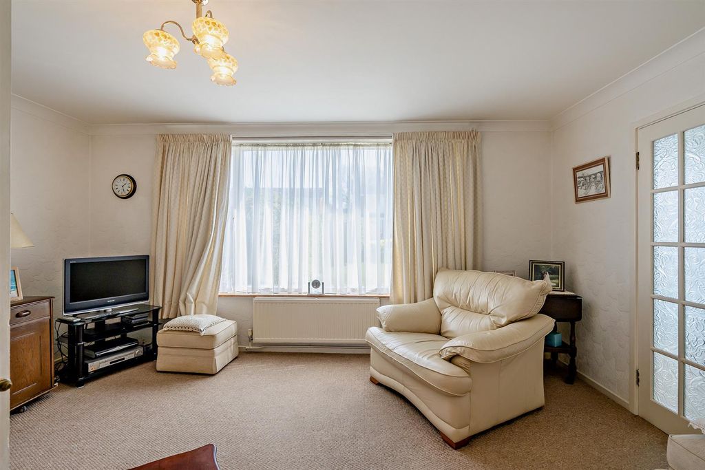 Property photo 3 of 15 8687189-Interior05-800.Jpg