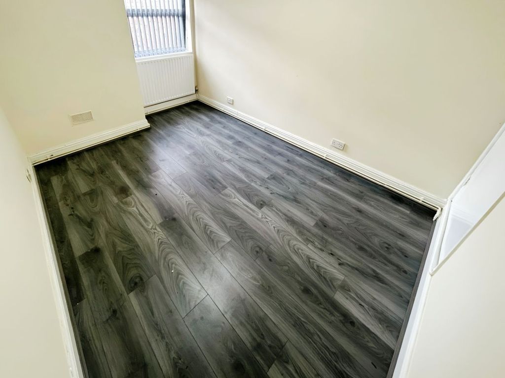 Property photo 3 of 6 Bedroom 1