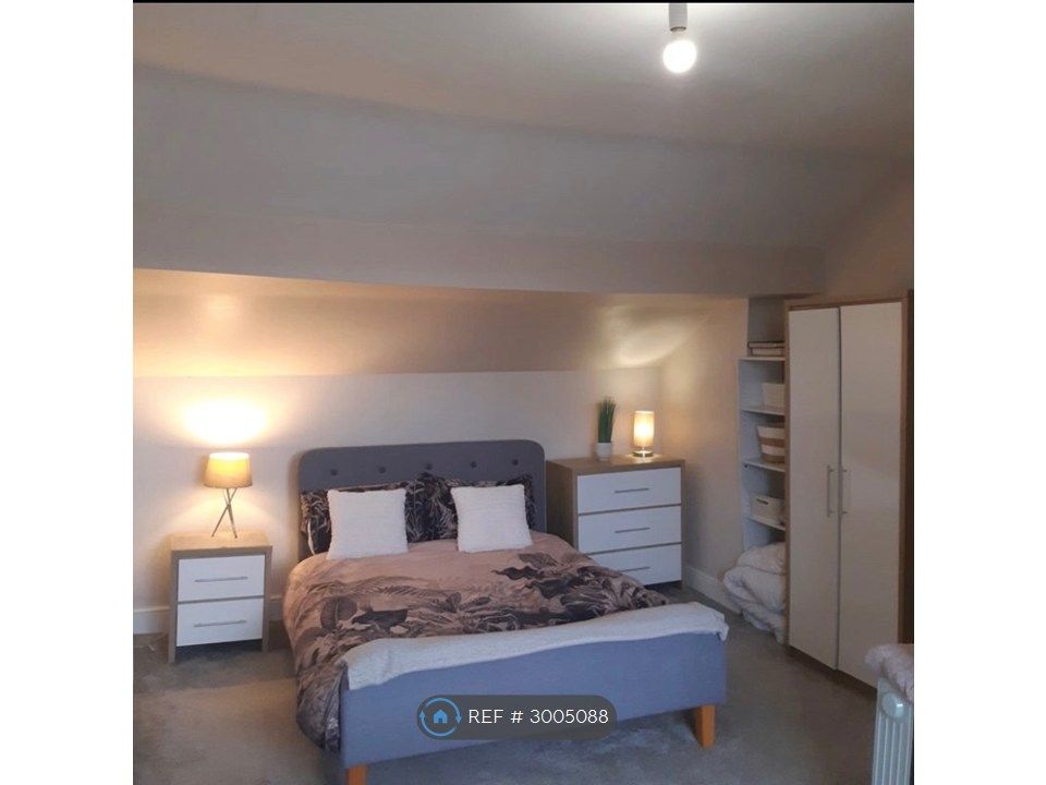 Property photo 2 of 6 Bedroom Area