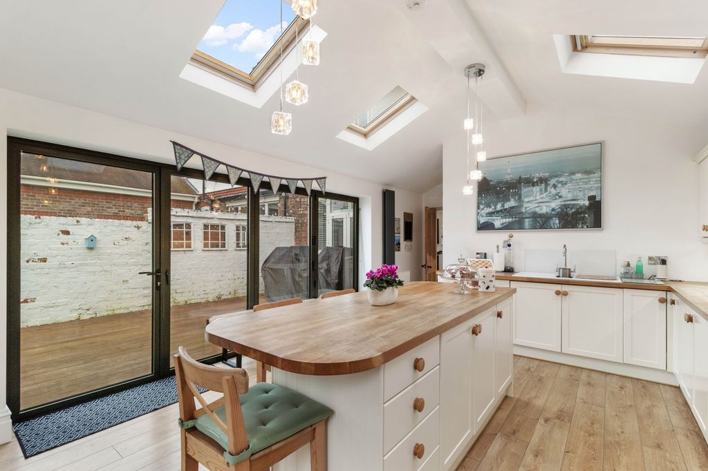 Property photo 3 of 32