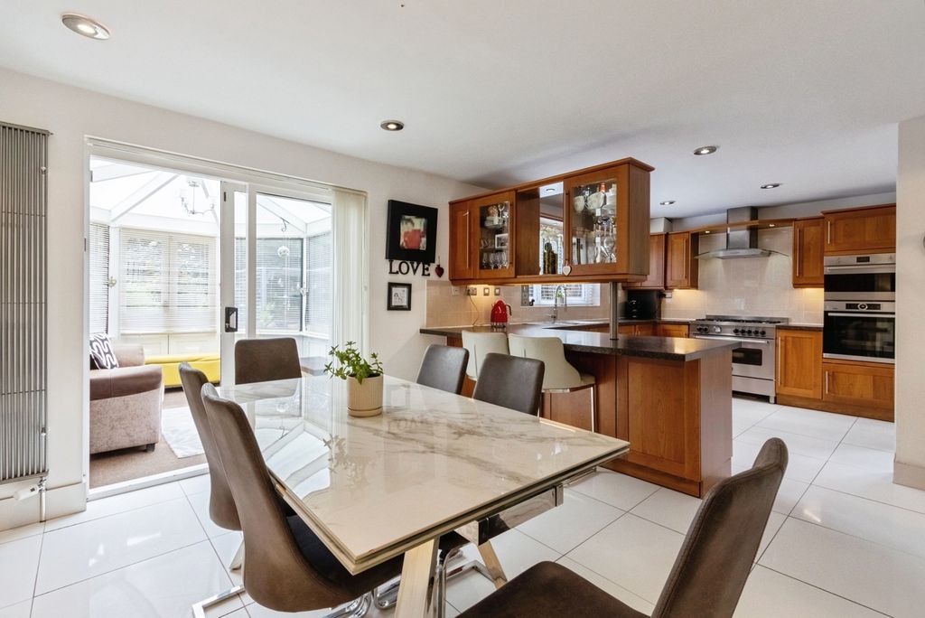 Property photo 3 of 34 Pbox-Img.Jpg