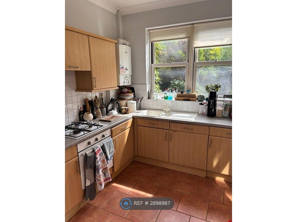 Property photo 3 of 9 Kitchen