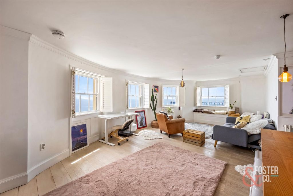 Property photo 2 of 19 Marine Parade 127, Collingwood House 11-006.Jpg