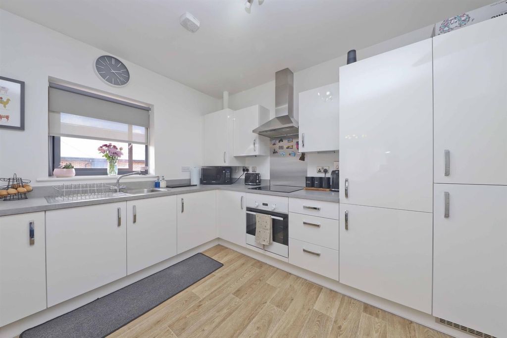 Property photo 2 of 9