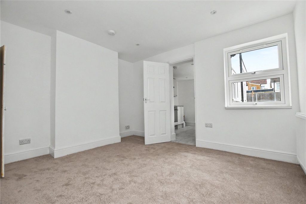 Property photo 3 of 8 Picture No. 22