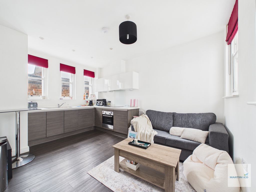 Property photo 2 of 11 Cam03394G0-Pr0441-Still006