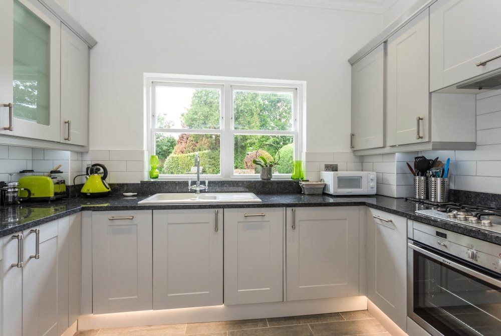 Property photo 3 of 14 Kitchen