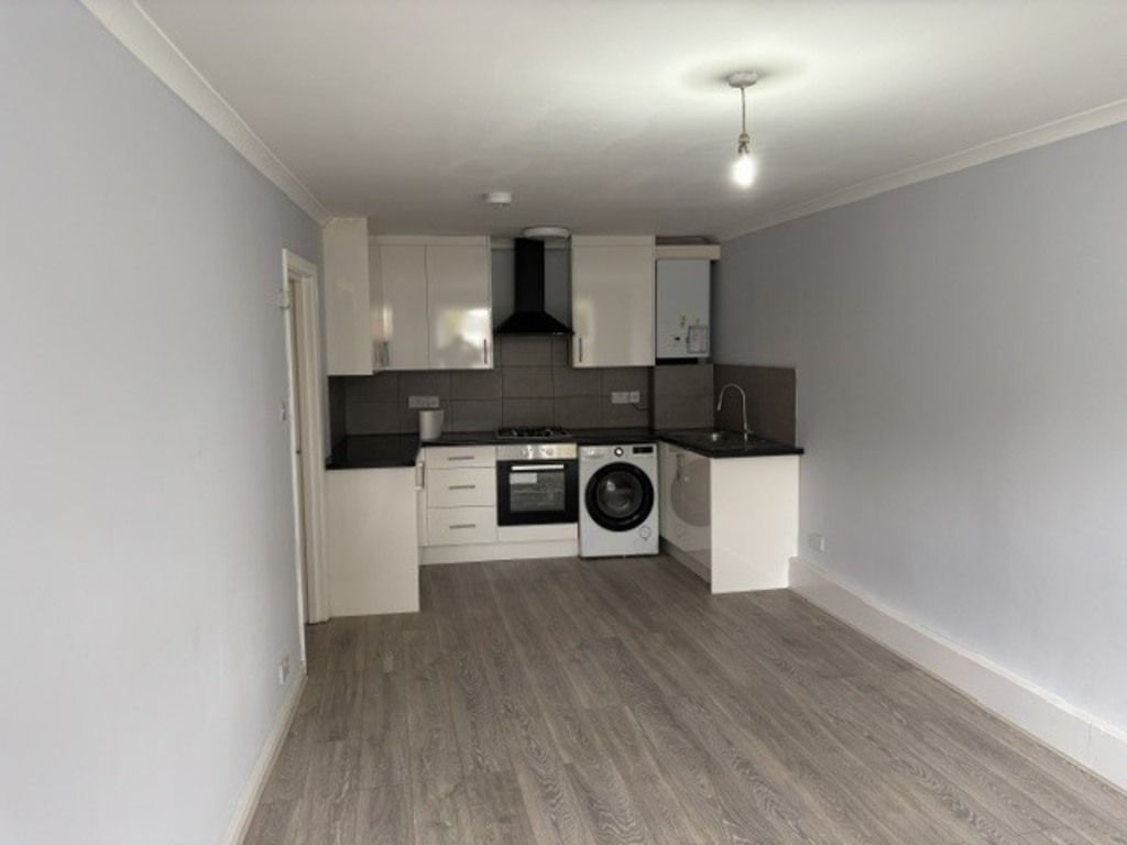 Property photo 2 of 4 Kitchenette