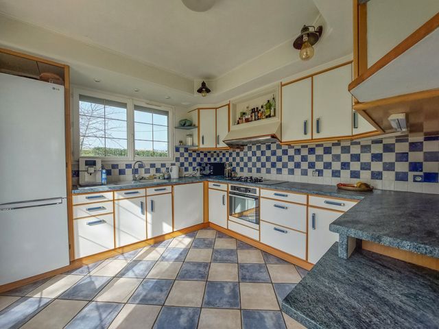 Property photo 3 of 30