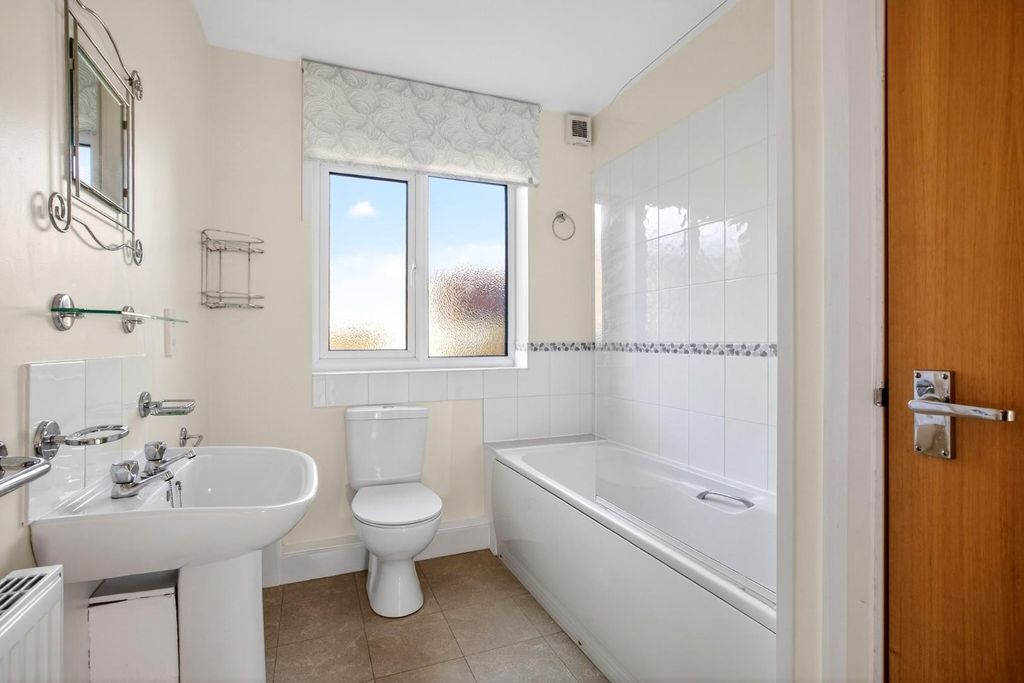 Property photo 3 of 16 Bathroom