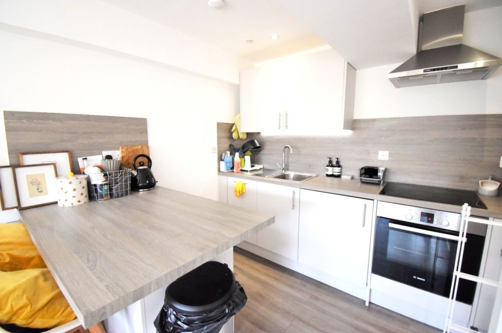 Property photo 2 of 10 Kitchen