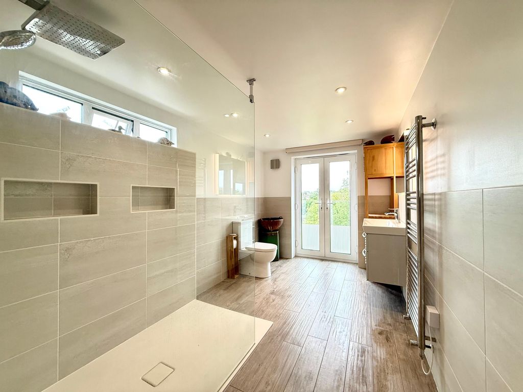 Property photo 3 of 20 Ensuite
