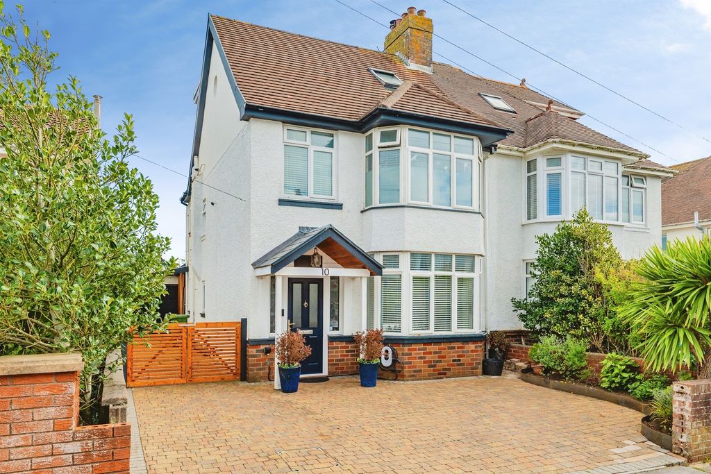 Property photo 1 of 30