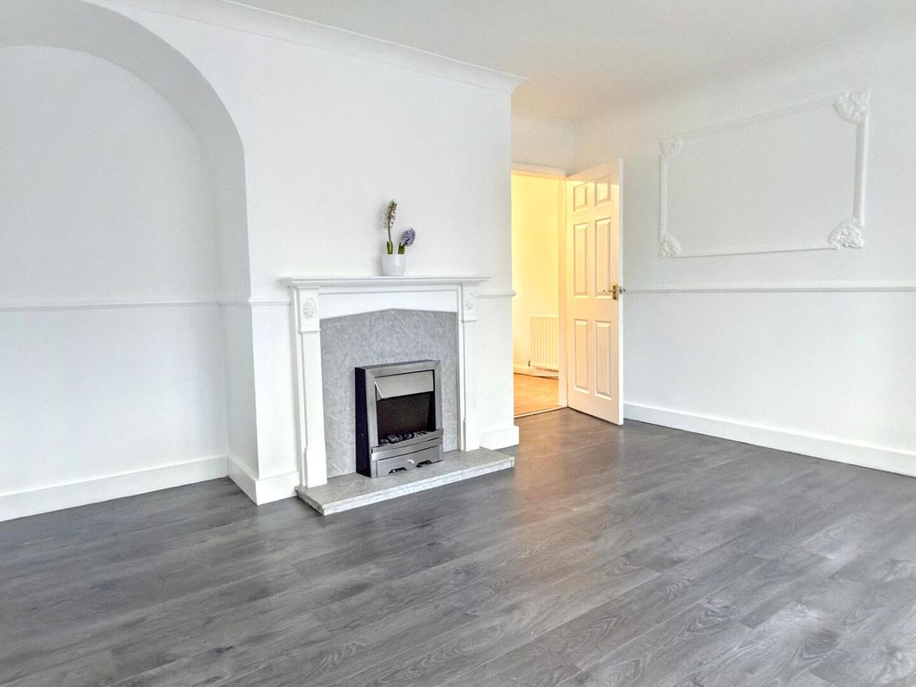 Property photo 3 of 10 Living Room