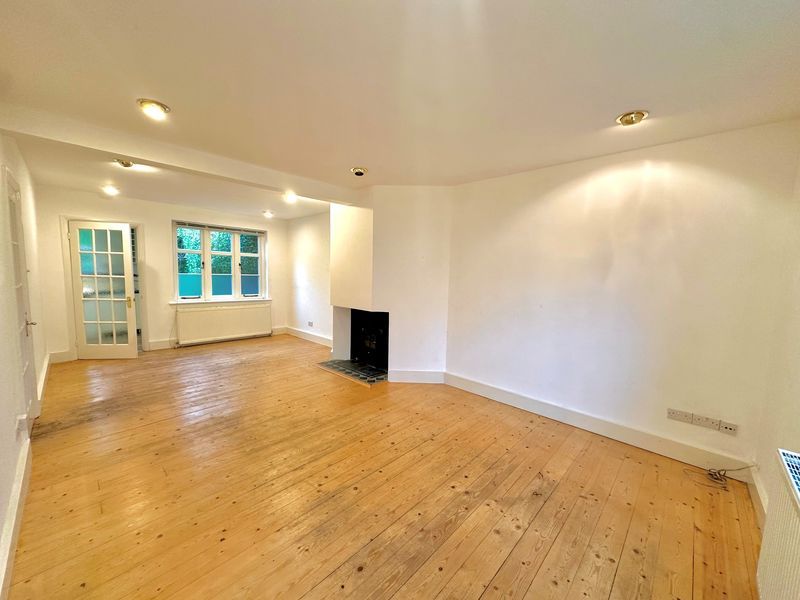 Property photo 2 of 9 Photo 1