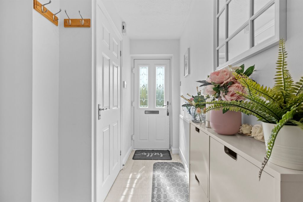 Property photo 3 of 28