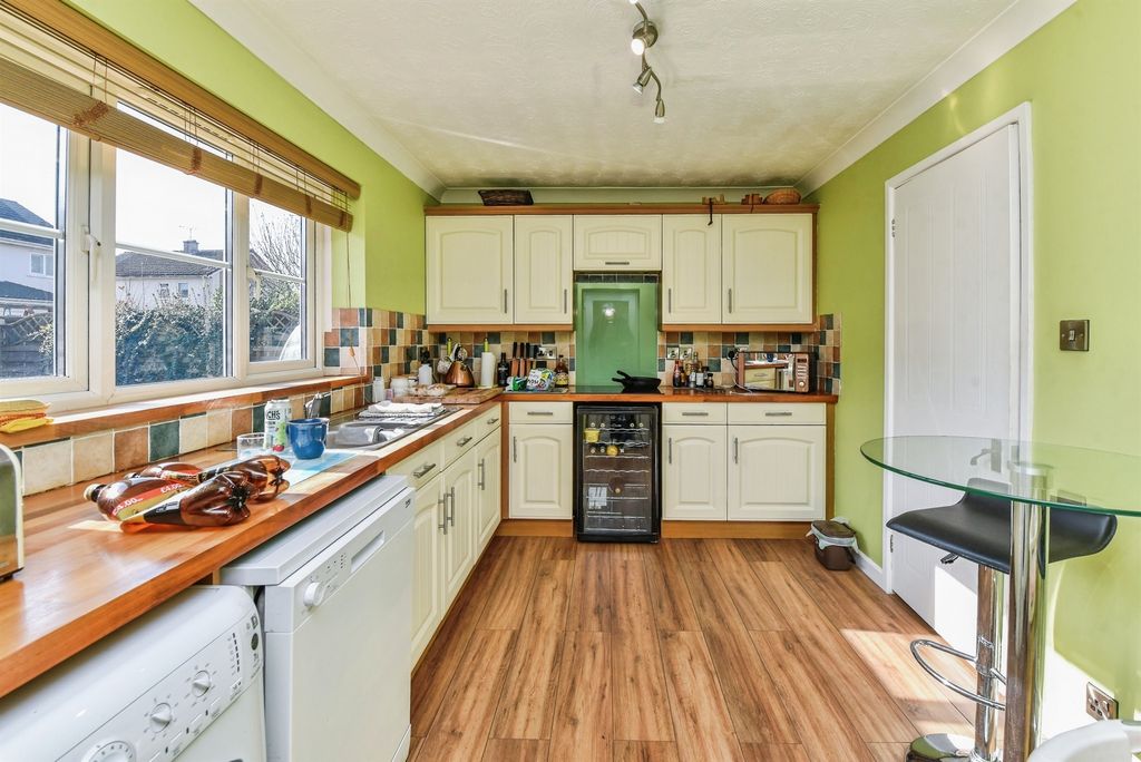 Property photo 2 of 17