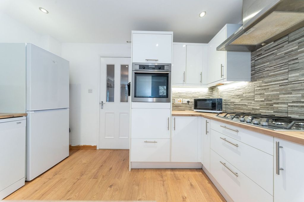 Property photo 2 of 14 Kitchen