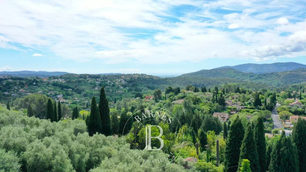 Property photo 2 of 31