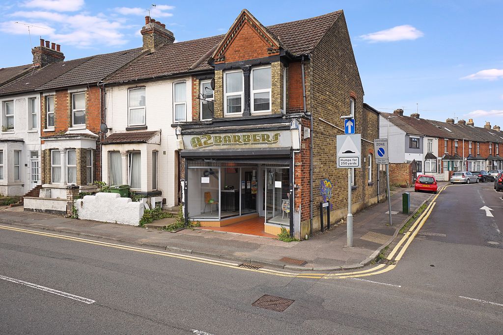 Property photo 1 of 6 2 Bedroom Apartment For Rent