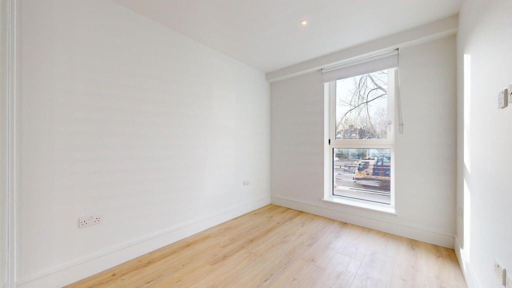 Property photo 3 of 16 Bedroom