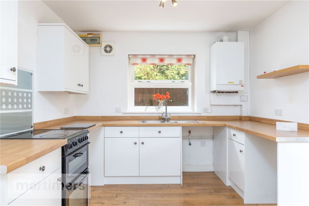 Property photo 2 of 19 Kitchen