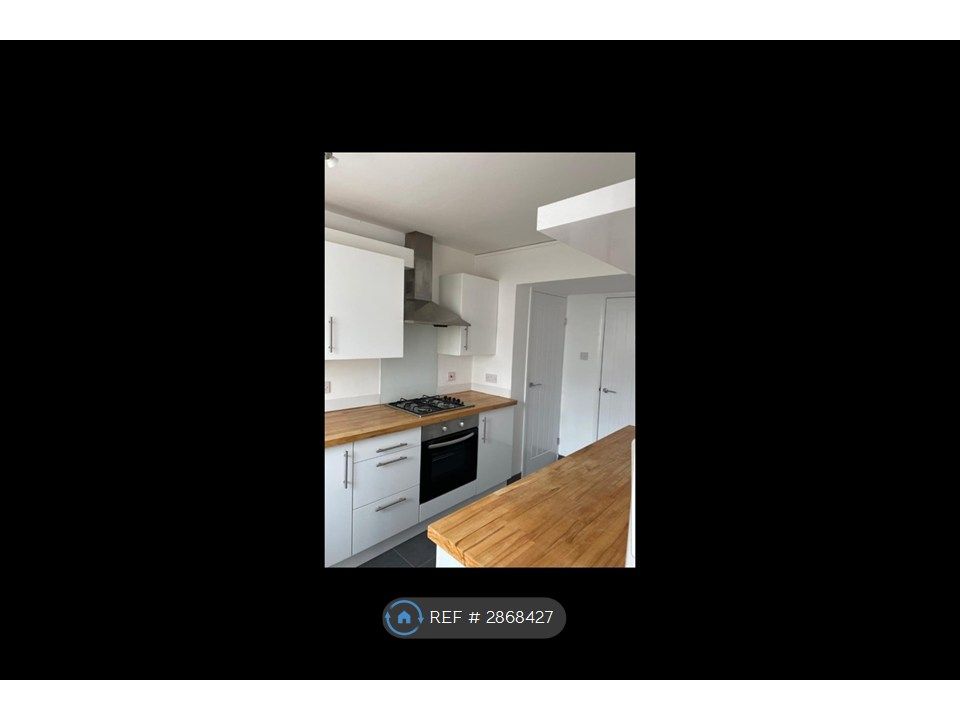 Property photo 1 of 8 Kitchen