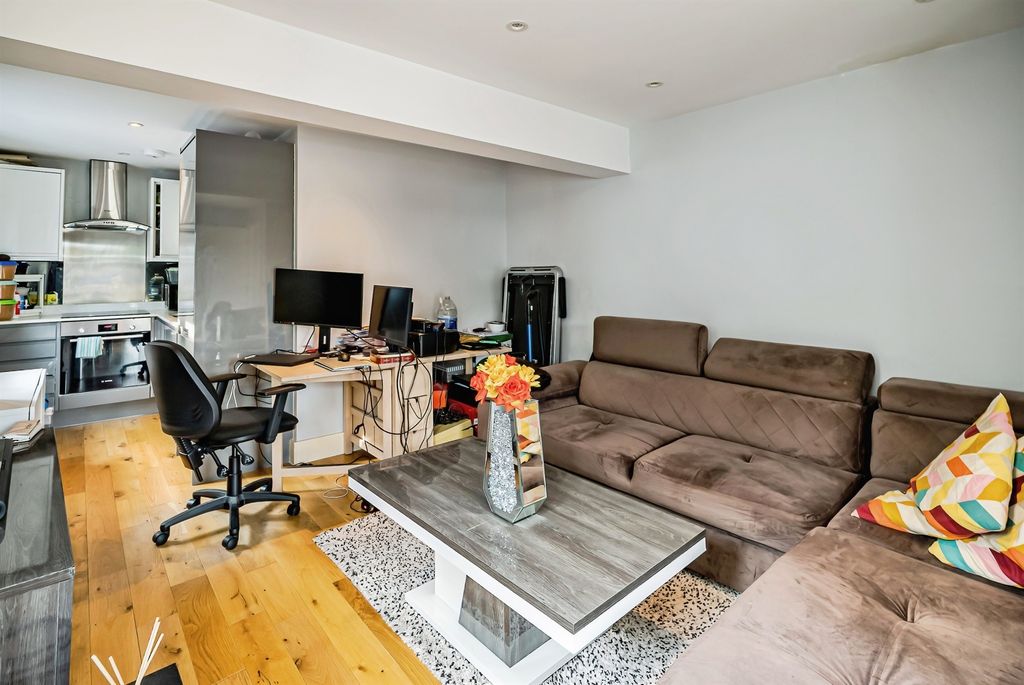 Property photo 2 of 10