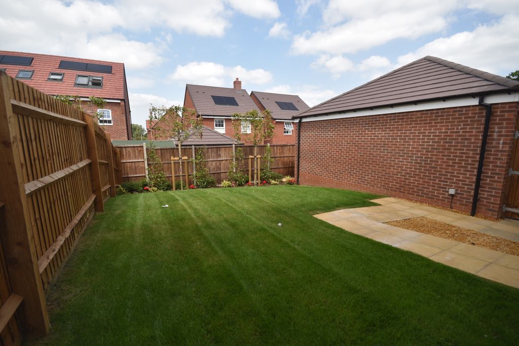 Property photo 2 of 18 Garden