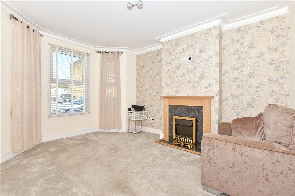 Property photo 1 of 9 Lounge