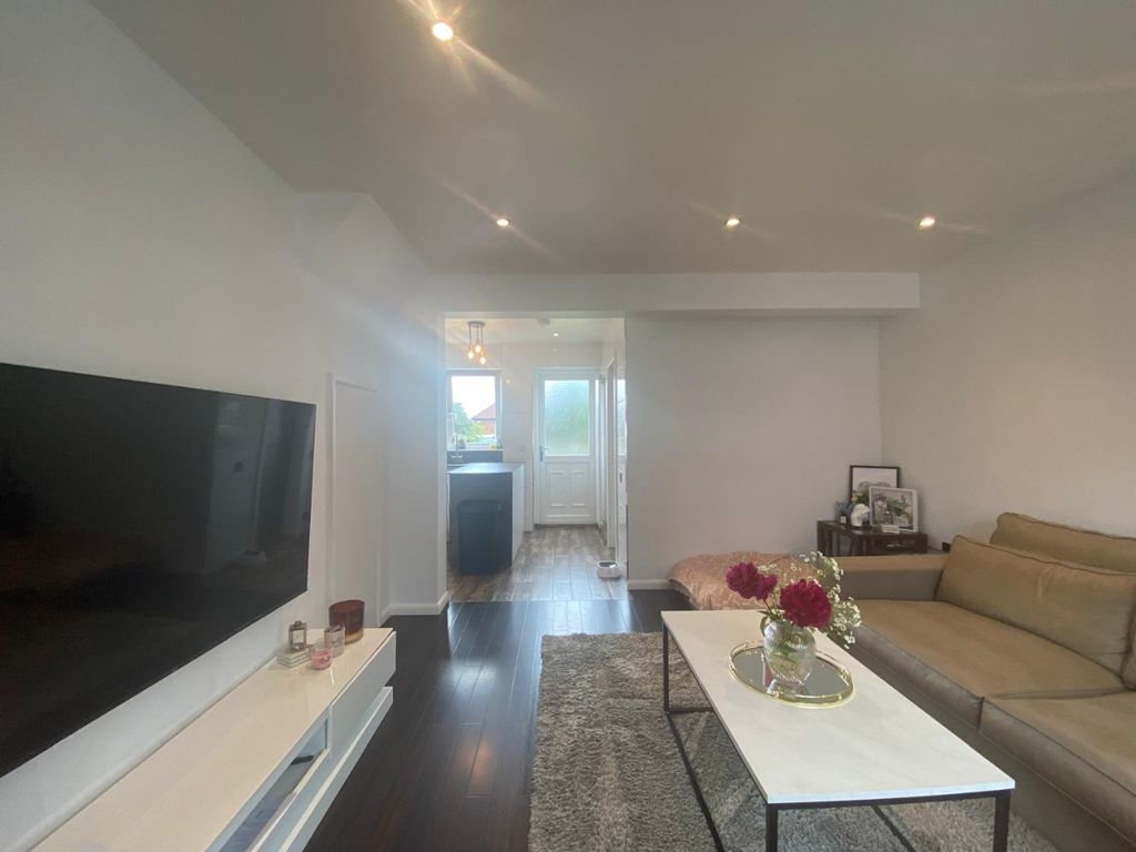 Property photo 3 of 13 5114546