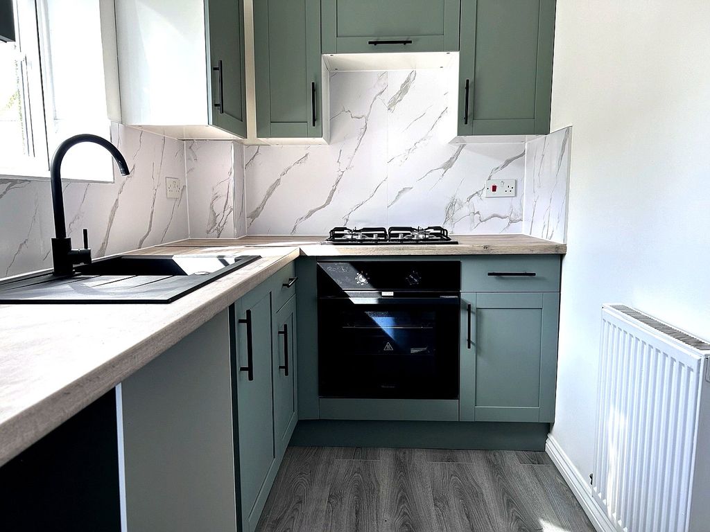 Property photo 3 of 11 Kitchen