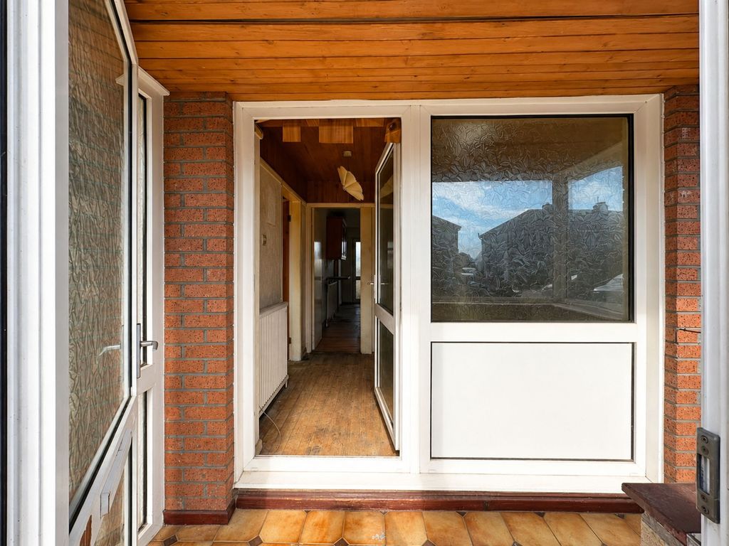 Property photo 3 of 18 Entrance