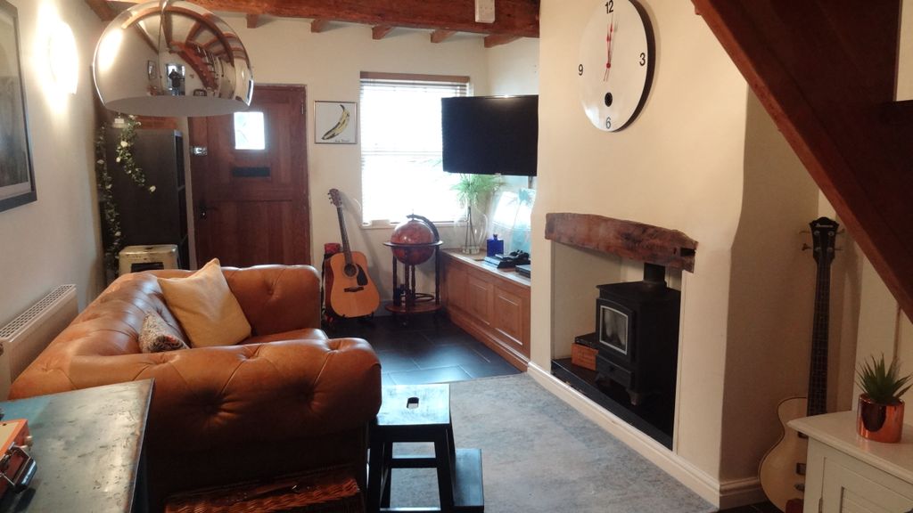 Property photo 2 of 11 Lounge