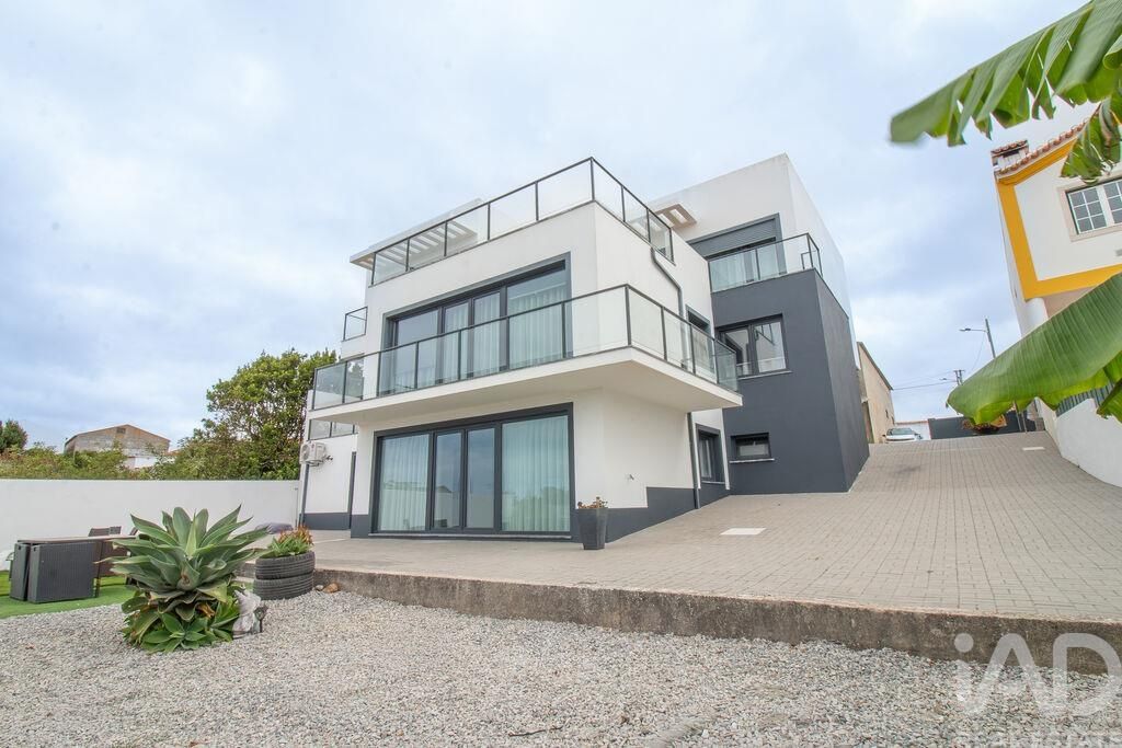 Property photo 1 of 40