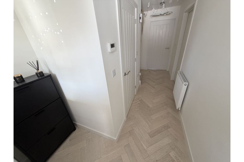 Property photo 3 of 23 Entrance Hallway