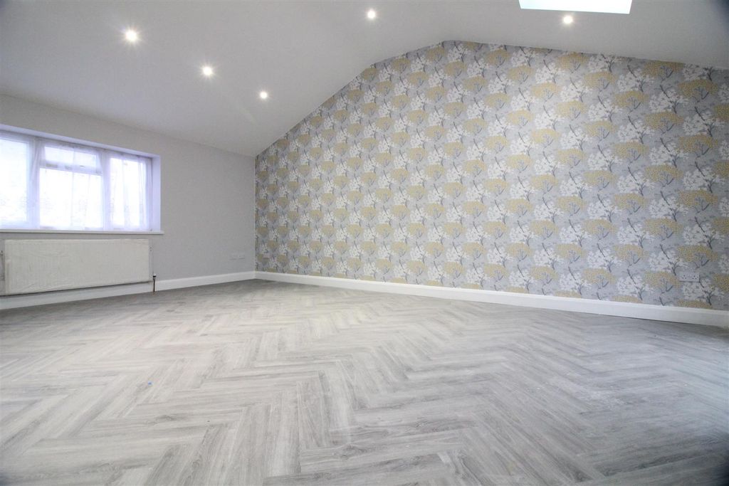 Property photo 1 of 12 2937D0C9-23Ba-46Ac-B1EE-C9D77Bf5678E.Jpeg