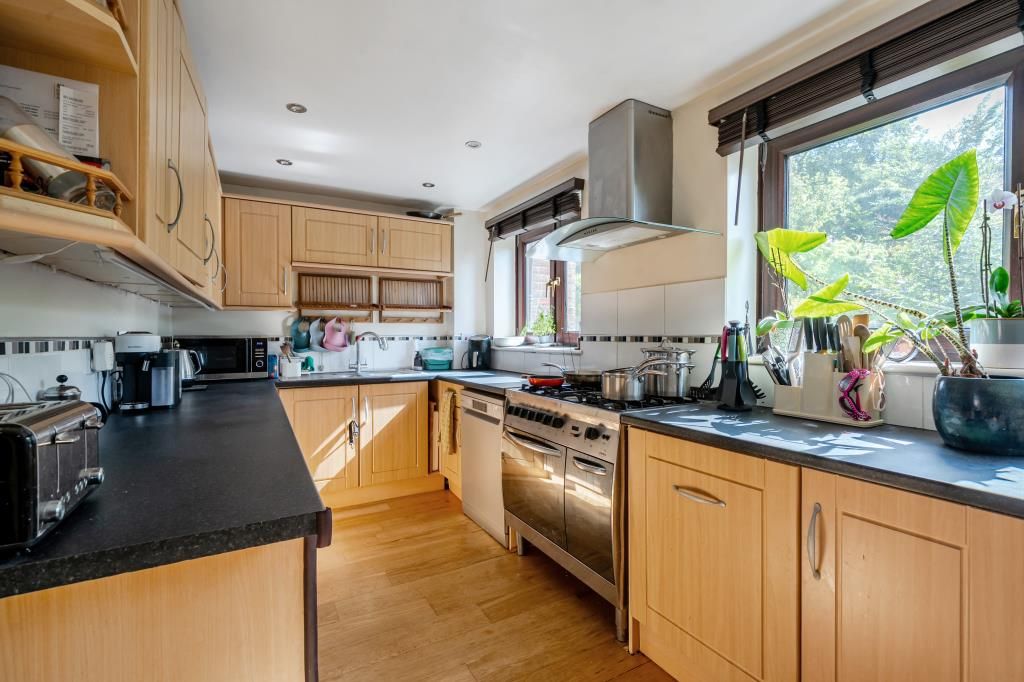 Property photo 3 of 20 Kitchen