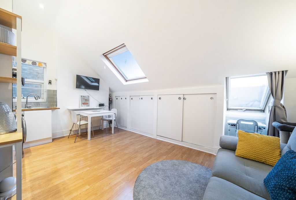 Property photo 2 of 9 1535515-11-6Ad864...