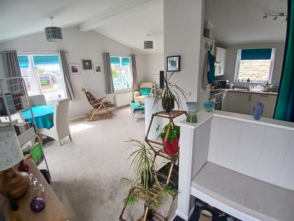 Property photo 2 of 26